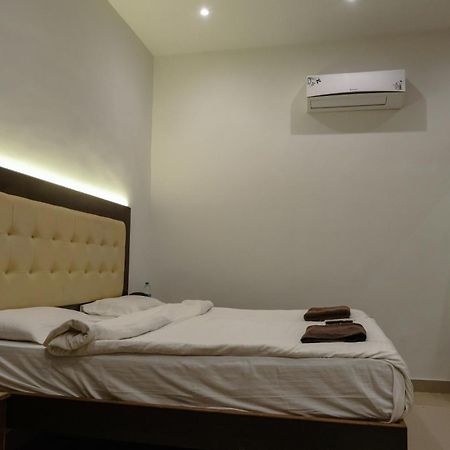 Sanidhya Beach Resort Alībāg Ngoại thất bức ảnh