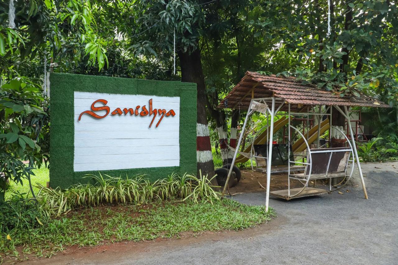 Sanidhya Beach Resort Alībāg Ngoại thất bức ảnh