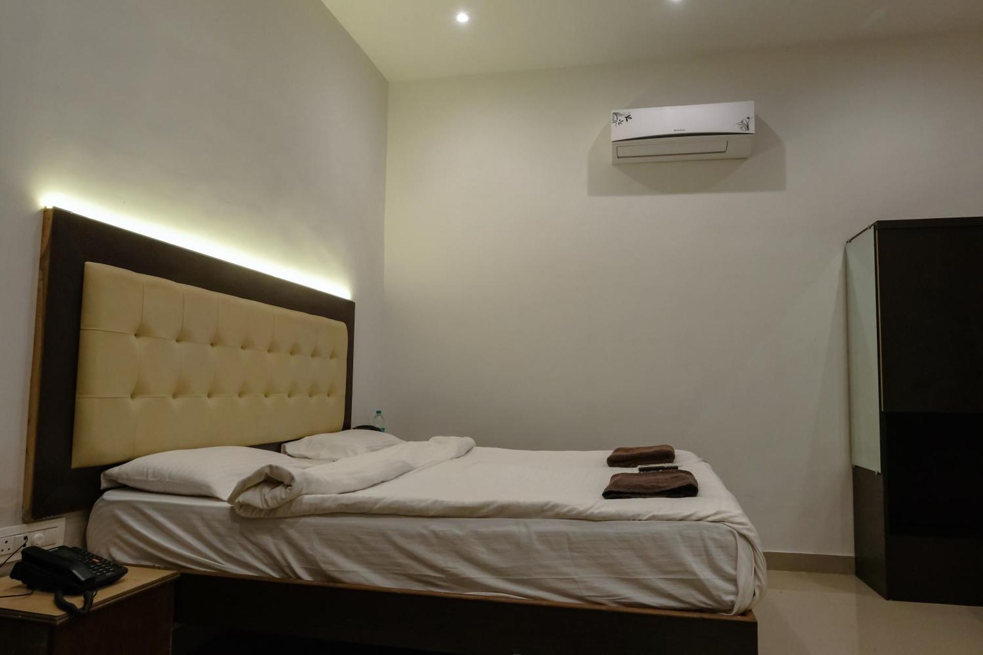 Sanidhya Beach Resort Alībāg Ngoại thất bức ảnh