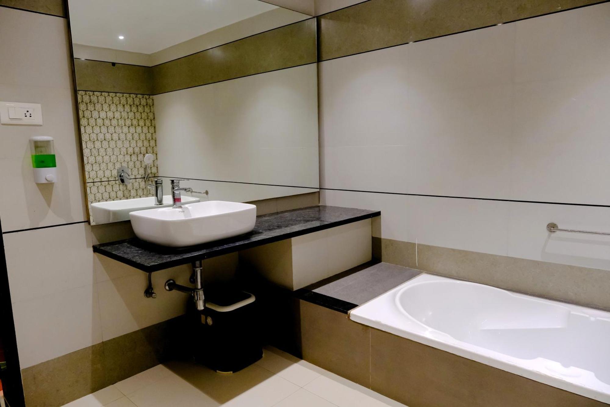 Sanidhya Beach Resort Alībāg Ngoại thất bức ảnh