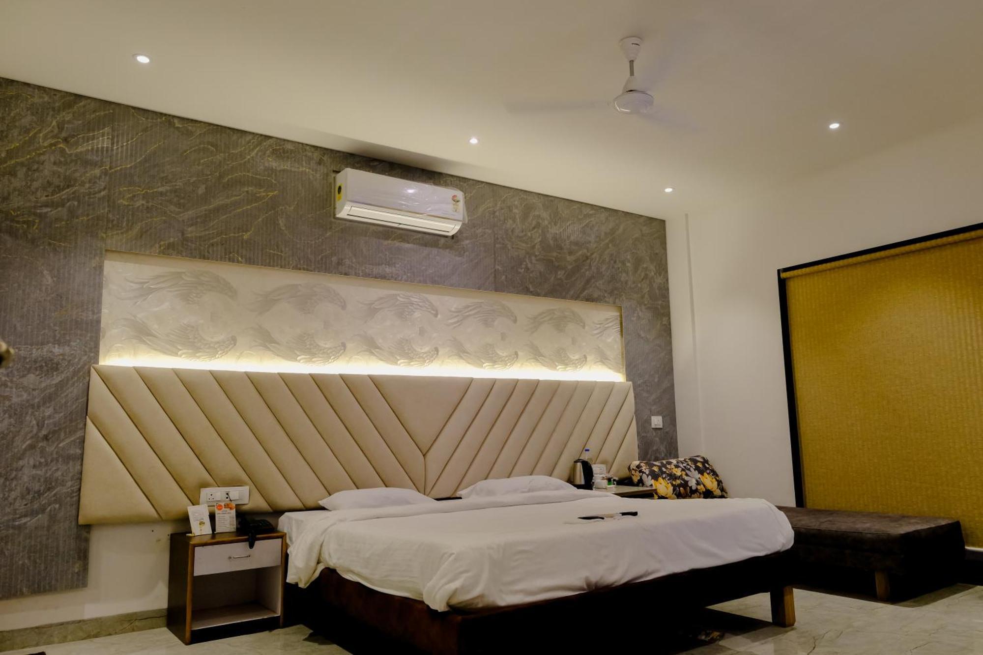 Sanidhya Beach Resort Alībāg Ngoại thất bức ảnh