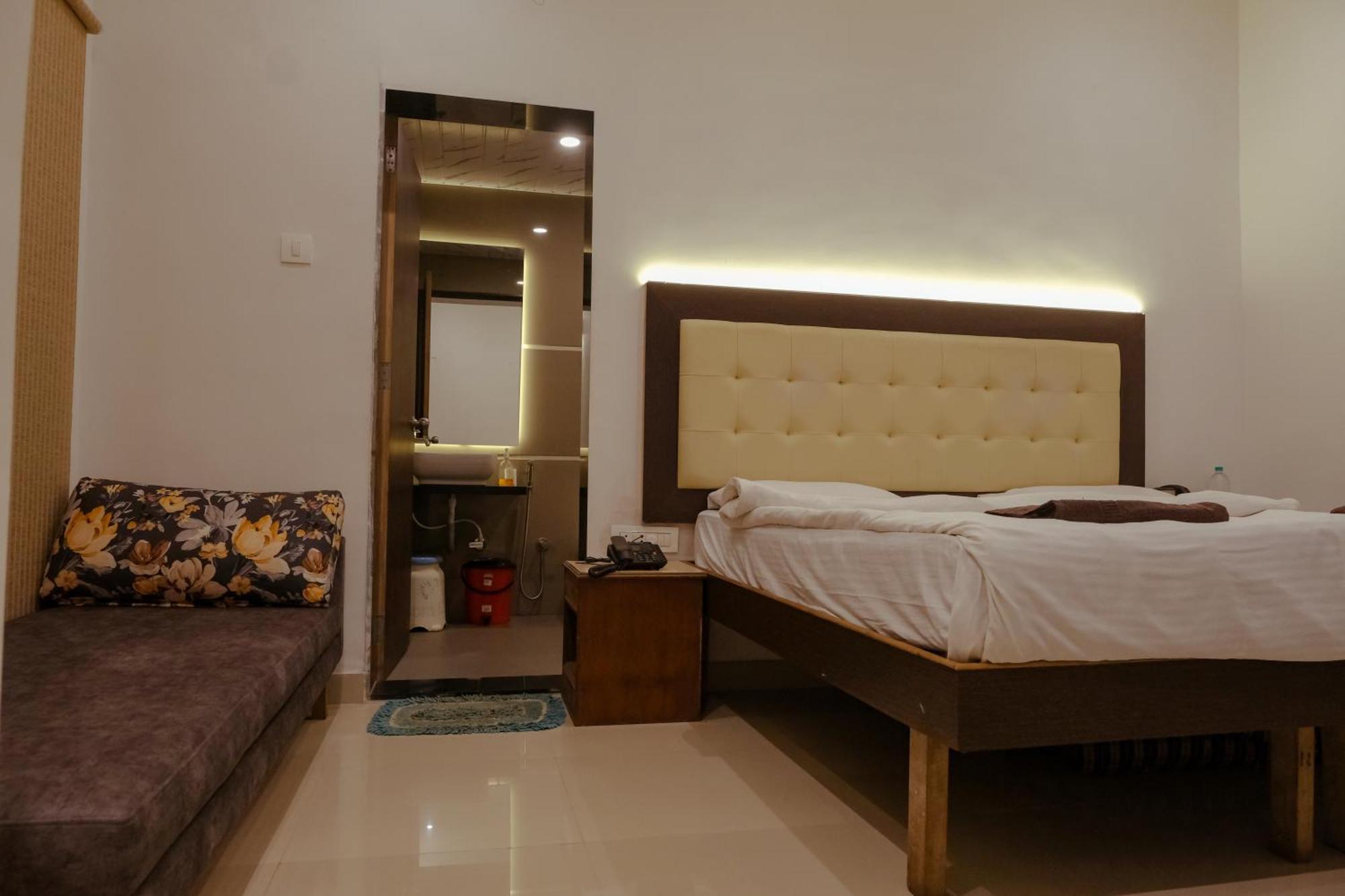 Sanidhya Beach Resort Alībāg Ngoại thất bức ảnh