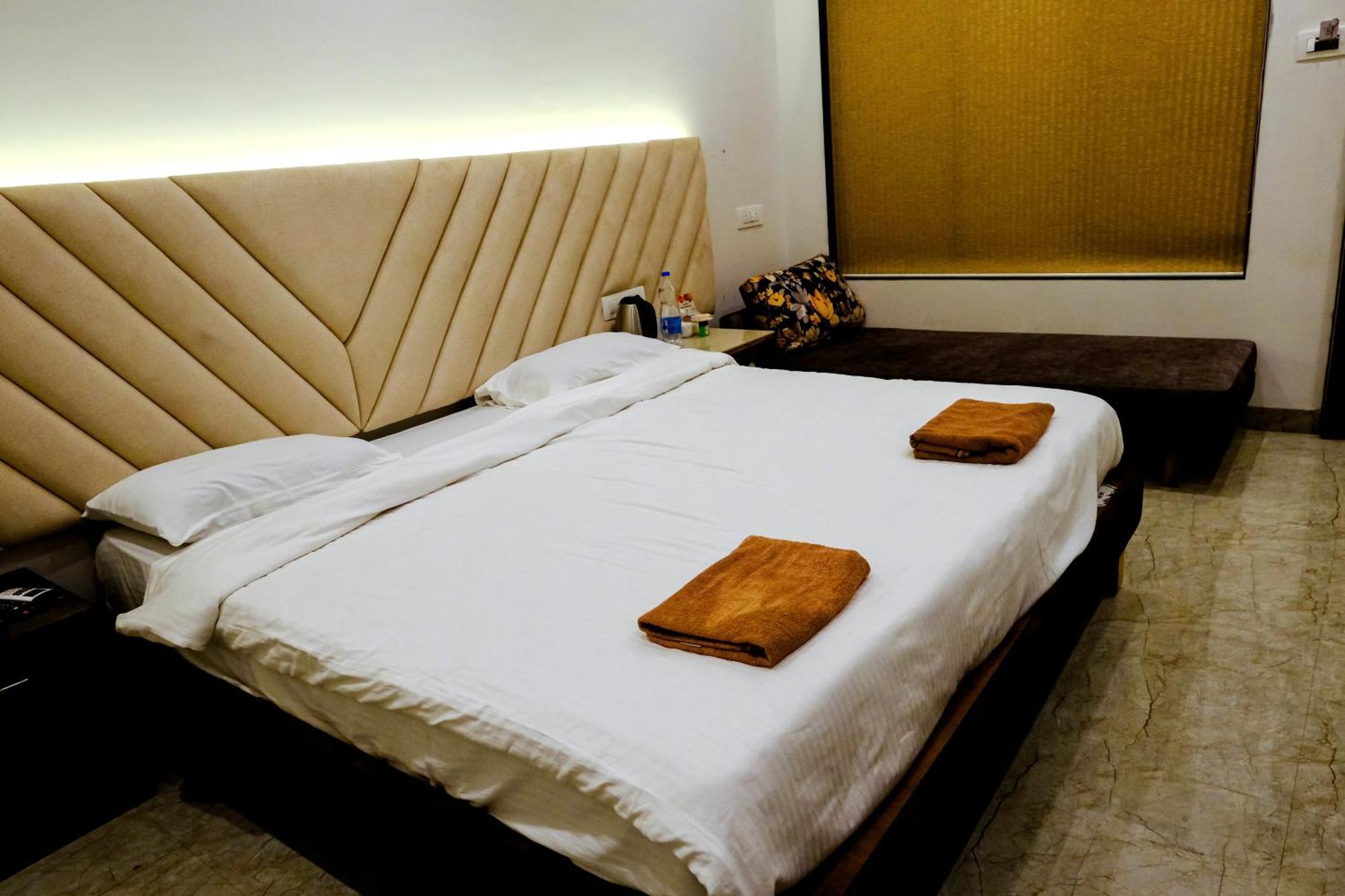 Sanidhya Beach Resort Alībāg Ngoại thất bức ảnh