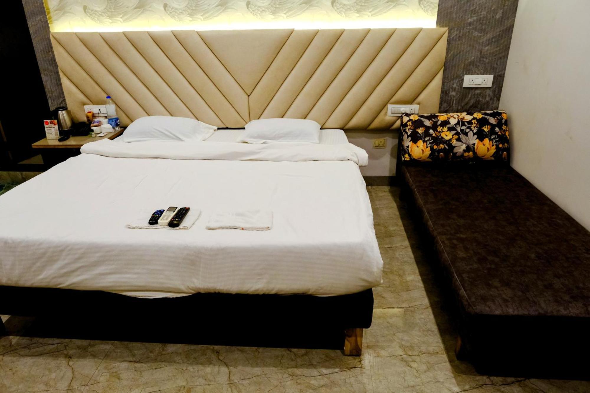 Sanidhya Beach Resort Alībāg Ngoại thất bức ảnh