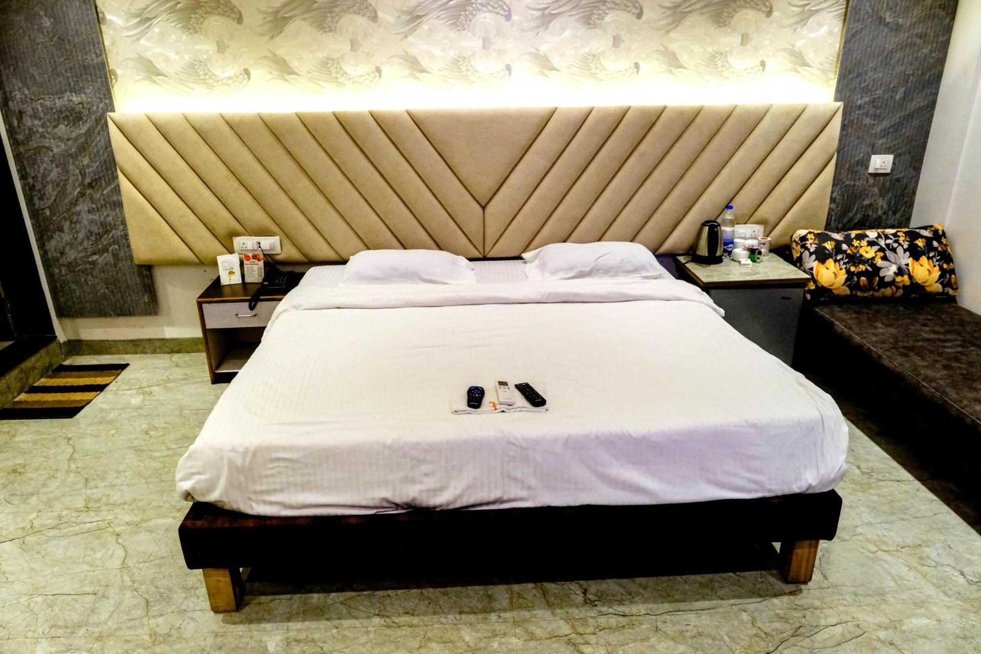 Sanidhya Beach Resort Alībāg Ngoại thất bức ảnh